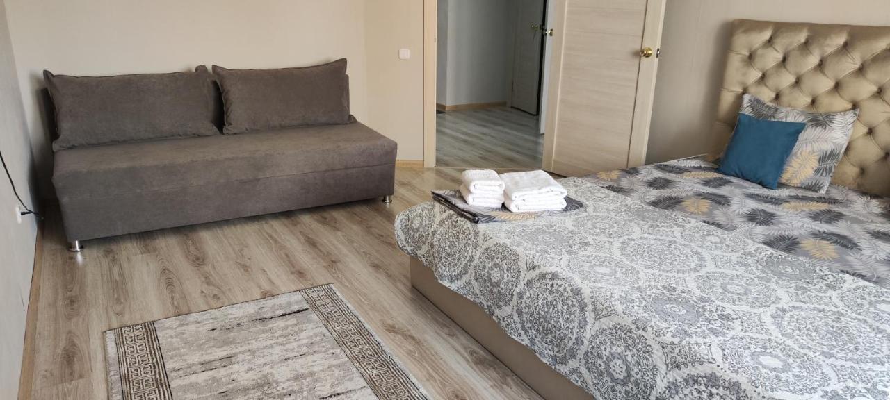 Ferienwohnung Трц Kostanay Plaza Exterior foto